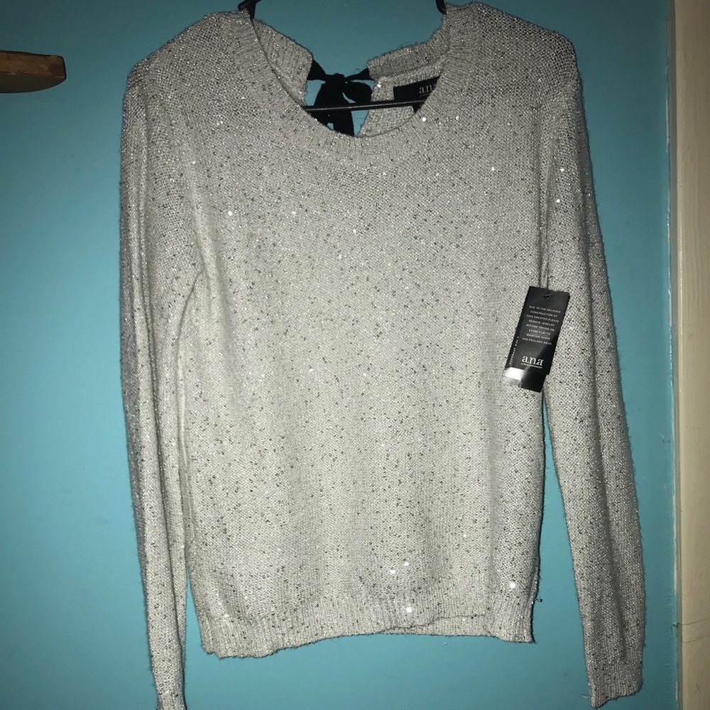 ⭐️NWT! Sparkle sweater with tie at the back!